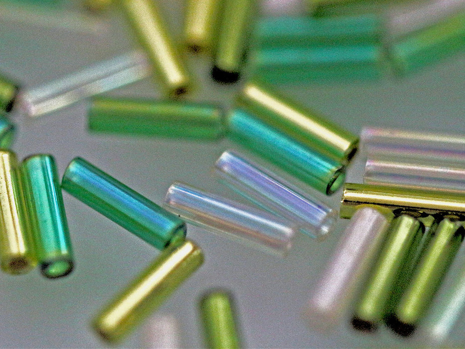 20 g Bügelperlen 6x1,7 mm, Mischen Grün Weiß, Japanische Glasperlen Miyuki (Bugle Beads)