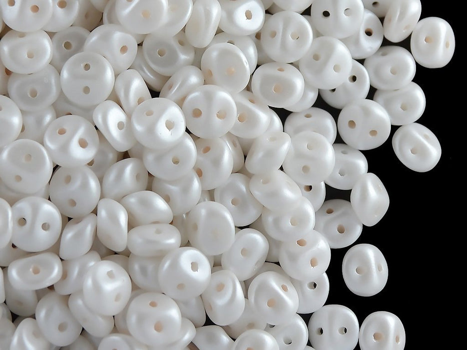 50 St. ES-O® Perlen Estrela, Runde 5mm mit zwei Löchern, Böhmisches Glas, Alabaster Pastel White