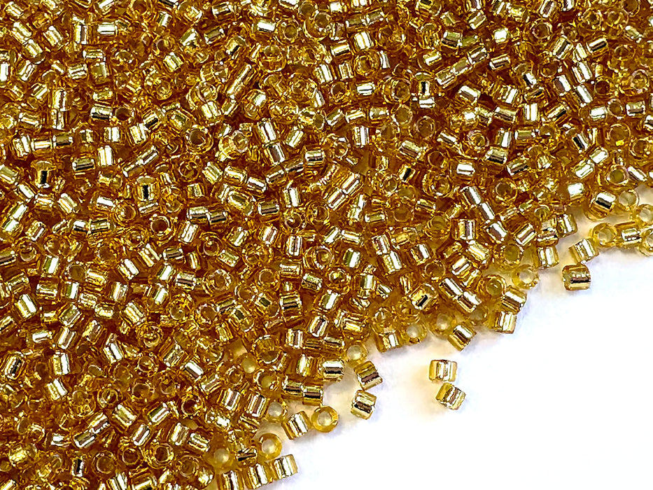 50 g Delica Glasperlen 11/0, Gold mit versilbertem Loch, Japanische Glasperlen Miyuki (Delica Seed Beads)