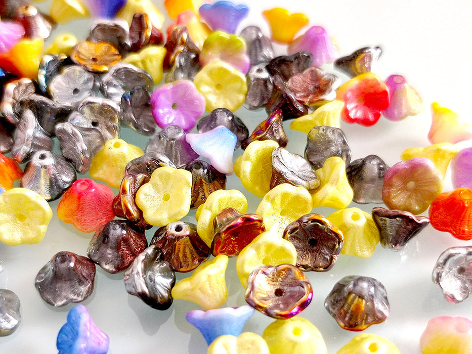 50 pcs Blumenkelchperlen 7 x 5 mm, gemischte Farben, Tschechisches Glas (Flower Cup Beads)