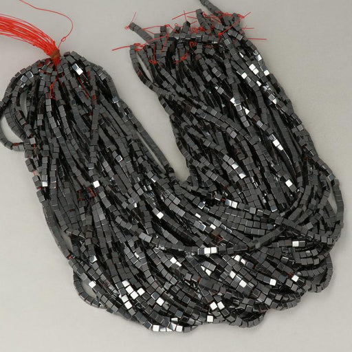 1 Strand 38/40 cm Edelsteinperlen 4 mm Hämatit Würfel glatt  Farbe_Grey