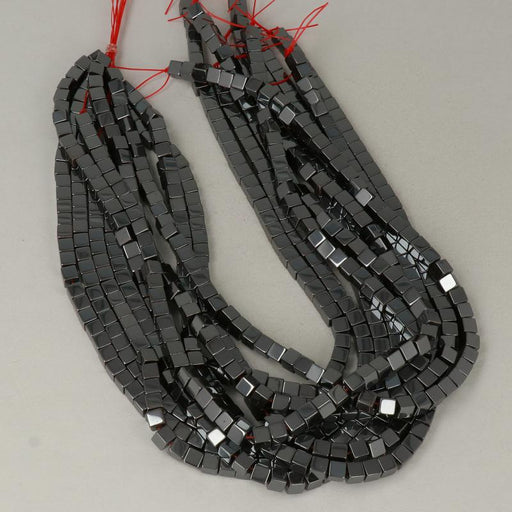 1 Strand 38/40 cm Edelsteinperlen 6 mm Hämatit Würfel glatt  Farbe_Grey