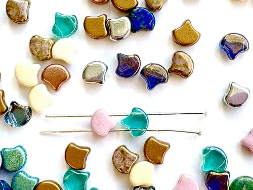 30 pcs Ginkgo Perlen 7.5x7.5x3.4 mm, 2-Loch, Mega -Mischung, Tschechisches Glas (Ginko Beads)