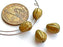 4 pcs Tropfenförmige Melonenperlen, 11x9 mm, Alabaster Curry mit Goldeffekt (Kräuter & Gewürze-Serie), Tschechisches Glas (Drop Melon Beads)