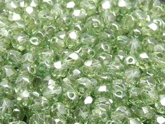 50 St. Glasperlen Rund 6mm, Kristall, Grün Luster, Tschechisches Glas
