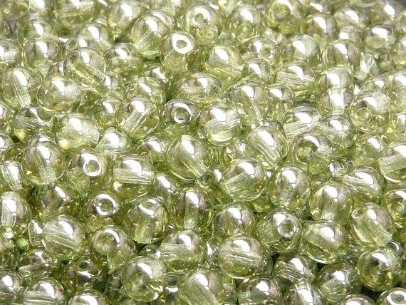 50 St. Runde Gepresste Perlen 6mm, Böhmisches Glas, Kristall Light Grün Luster