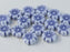 Hibiskusblüten Perlen 7mm Kreideweiß mit Tansanit-Dekor Tschechisches Glas Farbe_White Farbe_ Blue