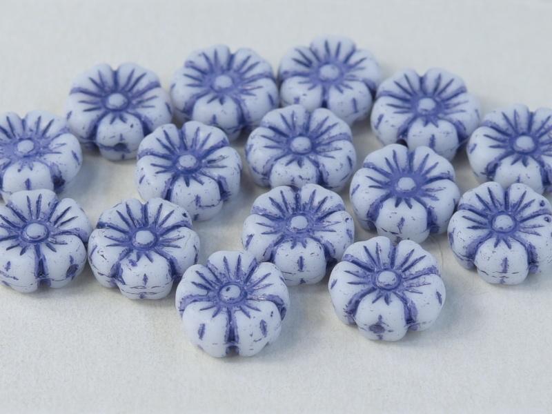 Hibiskusblüten Perlen 7mm Kreideweiß mit Tansanit-Dekor Tschechisches Glas Farbe_White Farbe_ Blue