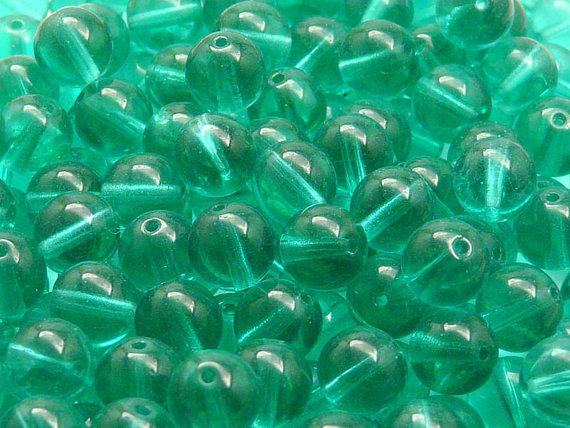 25 St. Runde Gepresste Perlen 8mm, Böhmisches Glas, Grün Aquamarin (Smaragd Transparent)