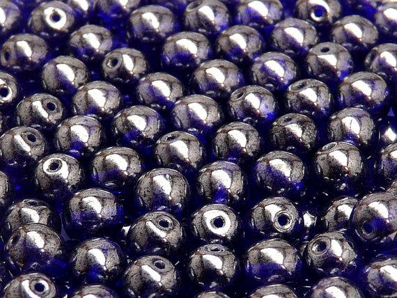 25 St. Runde Gepresste Perlen 8mm, Böhmisches Glas, Dunkel Saphir Transparent Luster