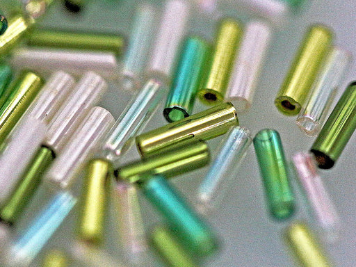 20 g Bügelperlen 6x1,7 mm, Mischen Grün Weiß, Japanische Glasperlen Miyuki (Bugle Beads)