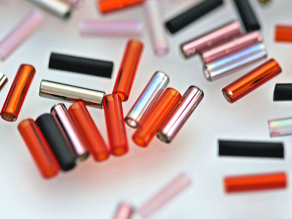 20 g Bügelperlen 6x1,7 mm, Mischen Rot Silber Schwarz, Japanische Glasperlen Miyuki (Bugle Beads)