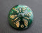 1 St. Tschechischer Glascabochon, Smaragd, goldener Schmetterling, handbemalt, Größe 12 (27 mm)
