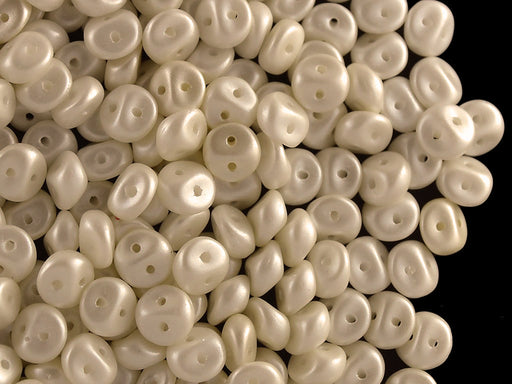50 St. ES-O® Perlen Estrela rund 5mm, mit zwei Löchern, Alabaster Pastell Creme hell, Tschechisches Glas