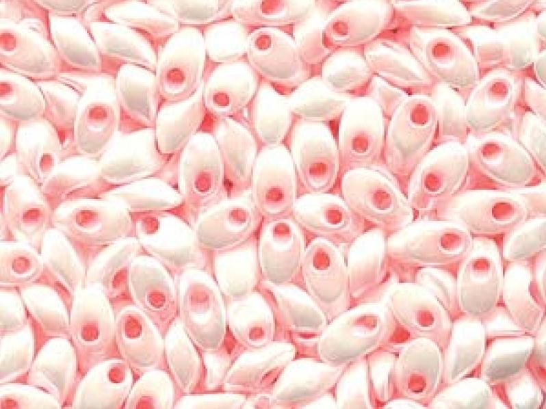 Lange Magatama Perlen 4x7 mm Weiß mit rosagefärbtem Loch Japanische Glasperlen Miyuki Pink