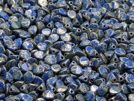 50 St. Pinch Gepresste Perlen 5x3,5mm, Böhmisches Glas, Opak Blau Picasso