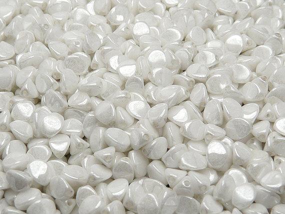 50 St. Pinch Gepresste Perlen 5x3,5mm, Böhmisches Glas, Weiß Kreide Weiß Luster