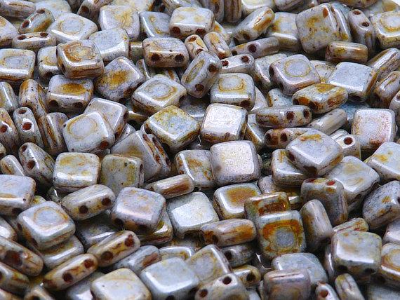 40 St. Tile Gepresste Perlen 6x6x2,9 mm Zwei Löcher, Böhmische Glas, Weiß Kreide Kupfer Senegals