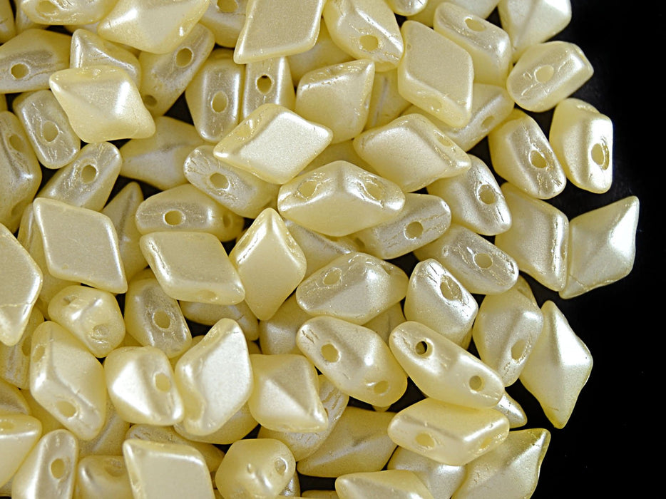 30 St. DiamonDuo™ Bead - Tschechische gepresste Glasperlen in Form eines Diamanten Größe 5x8mm mit zwei Löchern,Alabaster Pastell Cream
