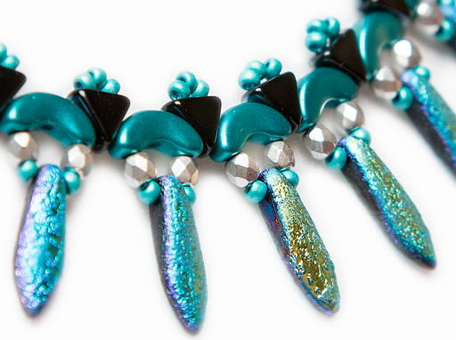 1 St. Exklusive Perlenstickerei Kit für DIY Schmuckherstellung ''Elsa'' Halskette Ohrringe (Geätzt Blau schimmernd)