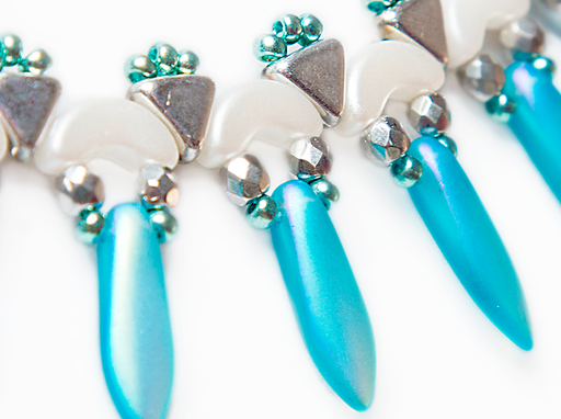 1 St. Exklusive Perlenstickerei Kit für DIY Schmuckherstellung ''Elsa'' Halskette Ohrringe (Aqua-Weiß-Chrysolith)