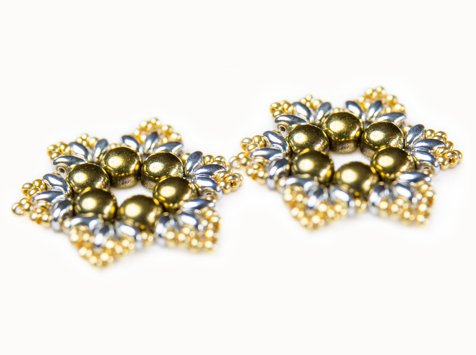 1 St. Exklusives Set zur Herstellung von zwei Schmuck DIY ''Snowflake'' aus tschechischen Perlen (Gold-Silber)