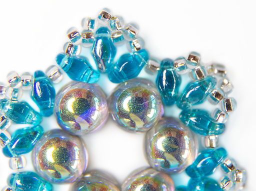 1 St. Exklusives Set zur Herstellung von zwei Schmuck DIY ''Snowflake'' aus tschechischen Perlen (Hellblau-Silber)