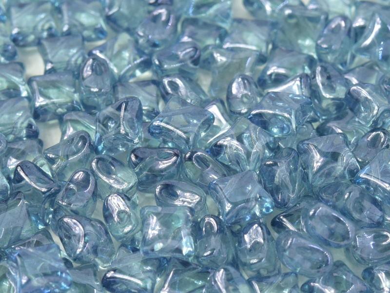 25 St. Glasperlen WibeDuo®, 8x8 mm, 2-Loch, Tschechisches Glas, Kristall Baby Blue Lüster
