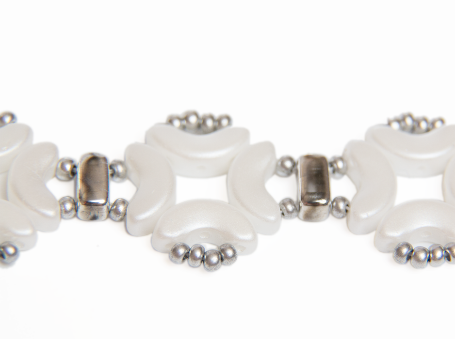 1 St. Exklusive Perlenstickerei Kit für DIY Schmuckherstellung, Armband „Magic Identity“ (Silber-Weiß)